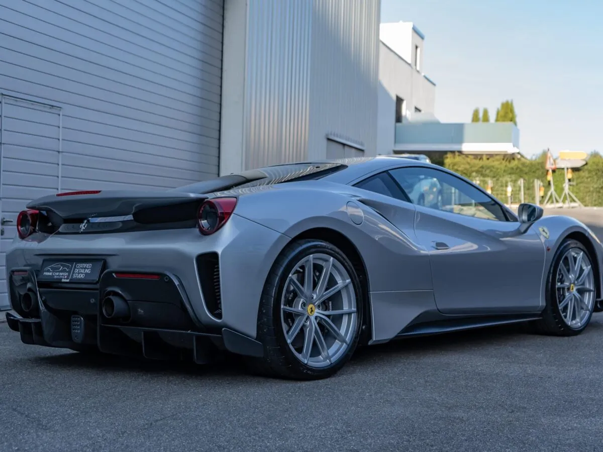 Ferrari 488 Pista