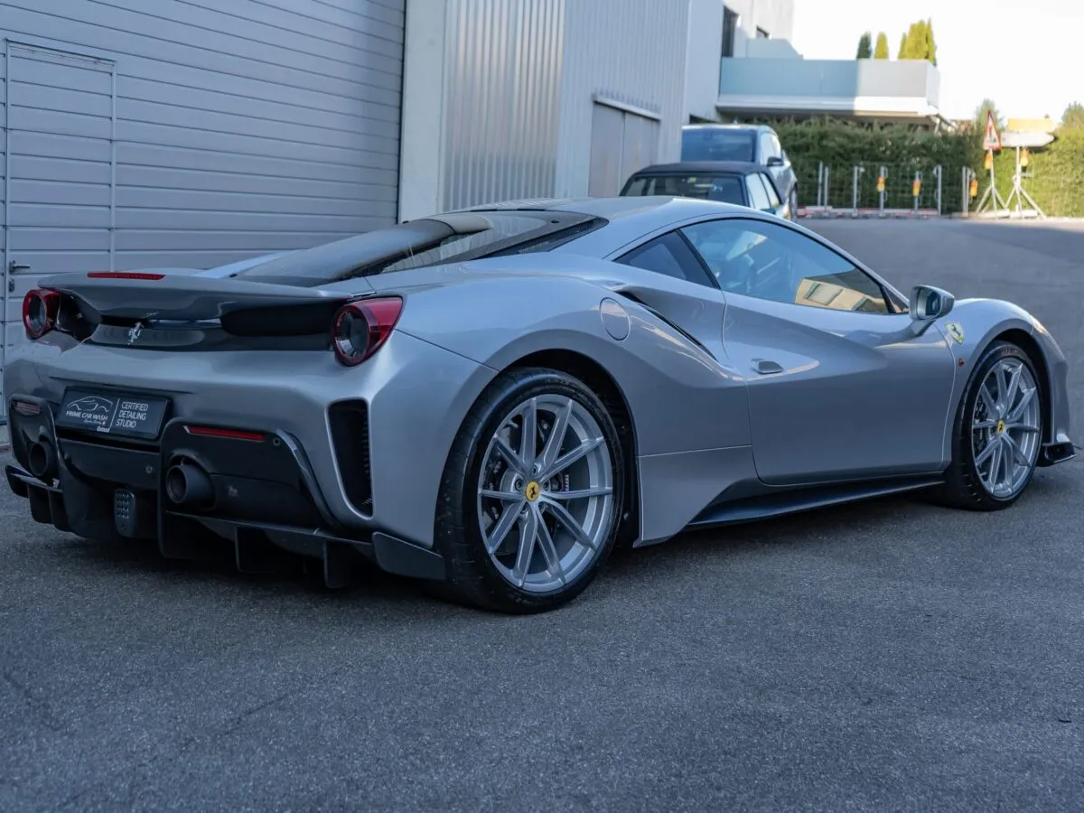 Ferrari 488 Pista