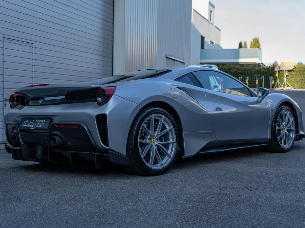Ferrari 488 Pista
