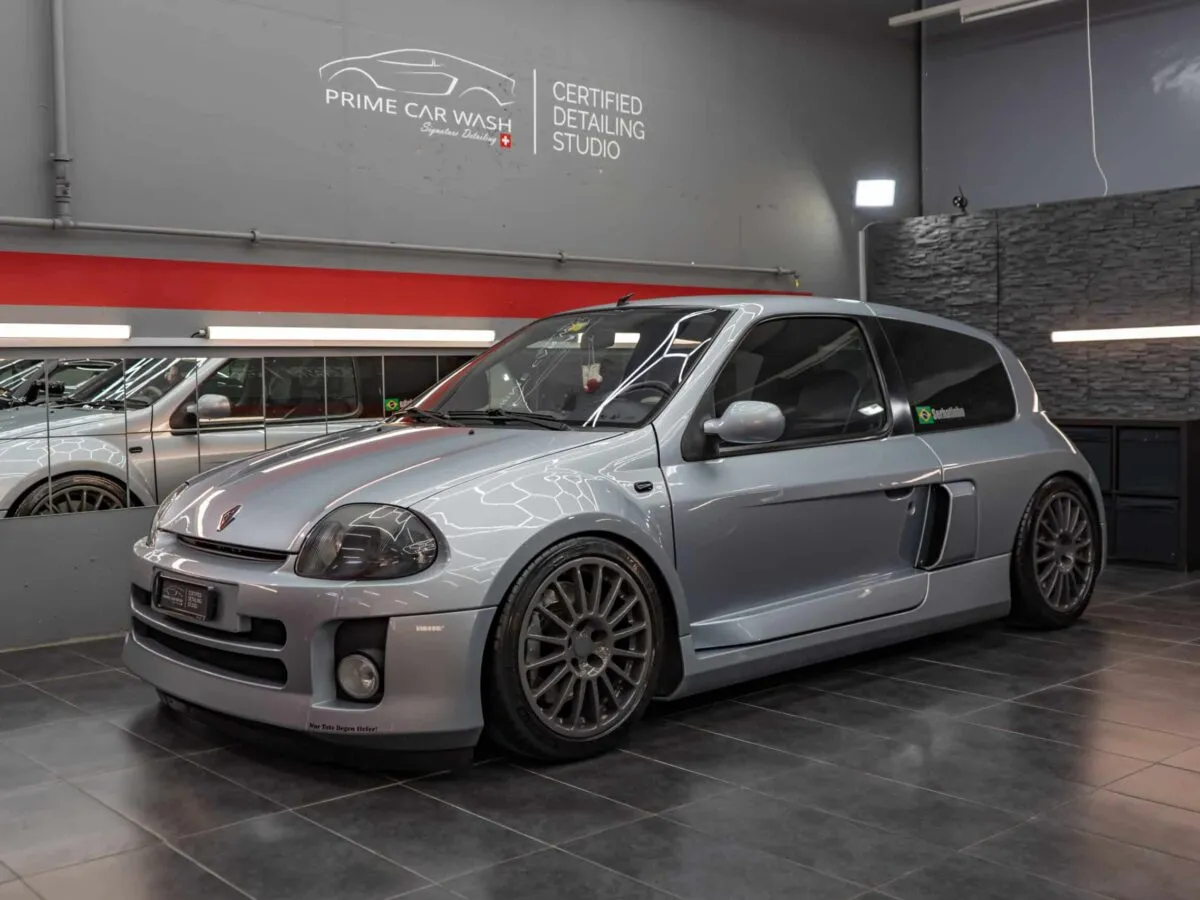 Renault Clio V6