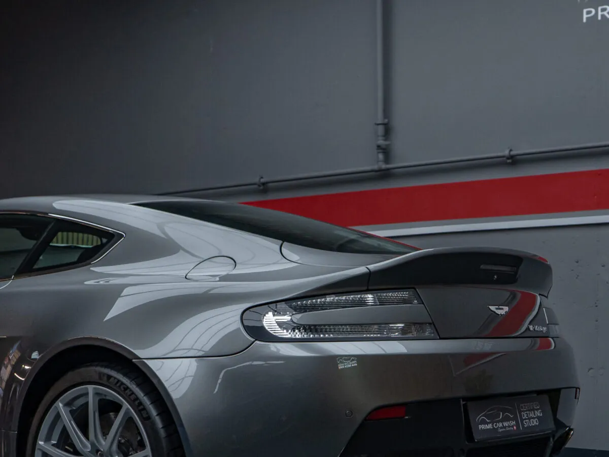 AM V12 Vantage