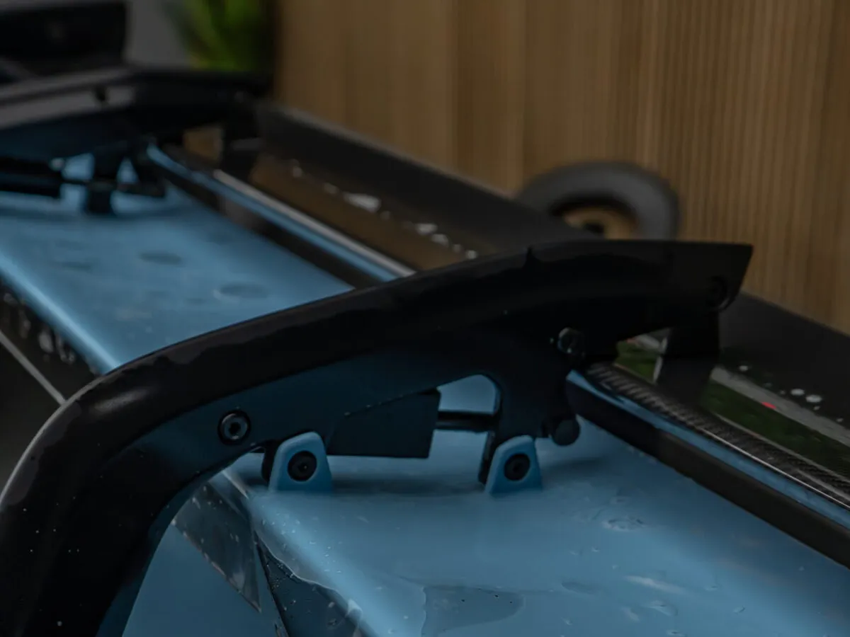 Detailansicht Heckflügel Porsche 992 GT3 RS Weissach – selbstheilende Lackschutzfolie (PPF) präzise umgelegt für unsichtbaren Schutz