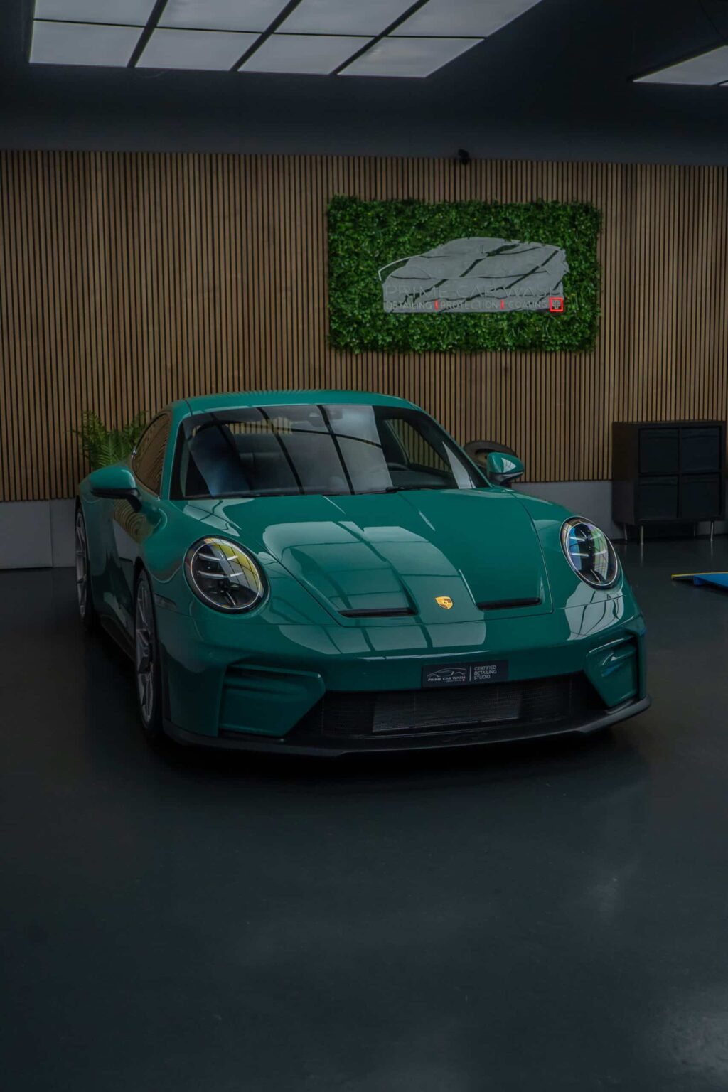 Porsche 992.2 GT3 Touring PTS Smyrna Green nach vollflächiger XPEL Lackschutzfolie PPF, BespokeOne Schweiz