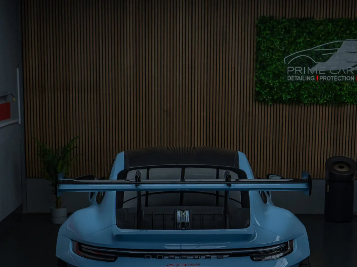 Heckansicht Porsche 992 GT3 RS Weissach nach vollständiger Lackschutzfolie (PPF) und Keramikversiegelung – tiefer Glanz und perfekter Schutz