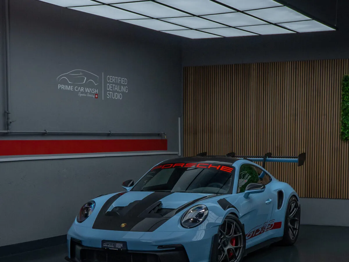 Frontansicht Porsche 992 GT3 RS Weissach mit selbstheilender Lackschutzfolie (PPF) und Keramikversiegelung – aggressiver Look und perfekter Glanz